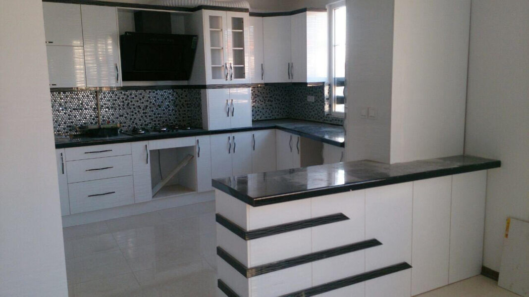 تصویر کابینت سفید مشکی