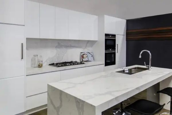 کابینت های گلاس سفید اکلیلی